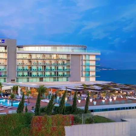 Szálloda Radisson Blu & 5*