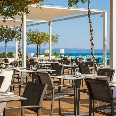 Szálloda Radisson Blu & 5*