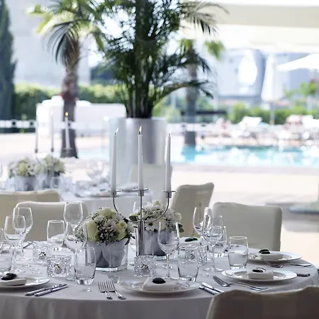 Ξενοδοχείο Radisson Blu & 5*