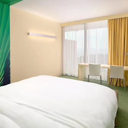 Radisson Blu & 5*