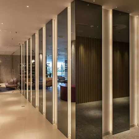 Radisson Blu &